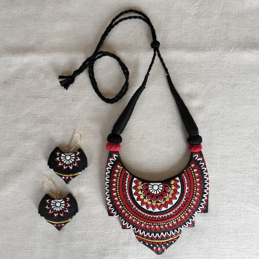 Terracotta Jewellery Set with Heavy Pendant - Red, White